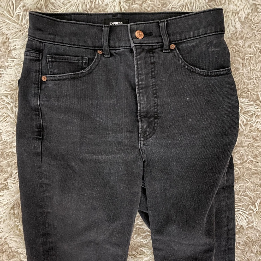 Super High Rise Mom Jeans size 4 - Express